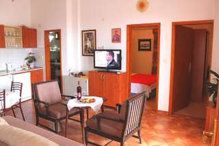 Апартаменты Monten Свети-Стефан Апартаменты "Комфорт" с 2 спальнями и видом на море.-6